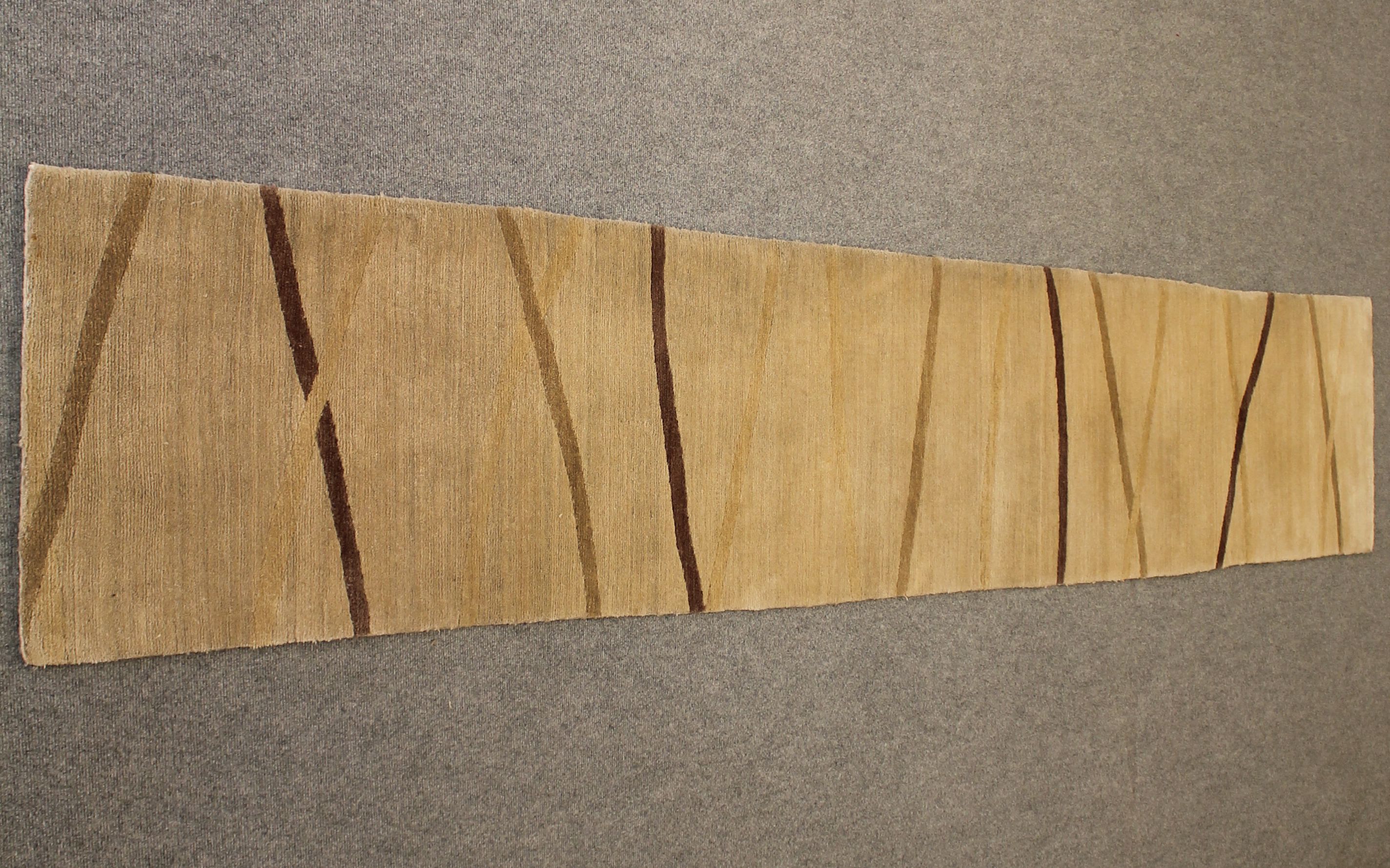 Contemporary runner