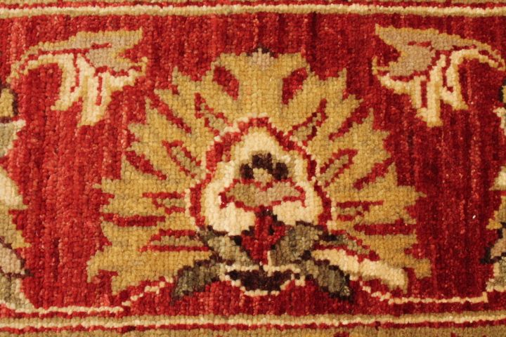 DECORATIVE AND TRADITIONAL-STYLE RUGS & CARPETS
